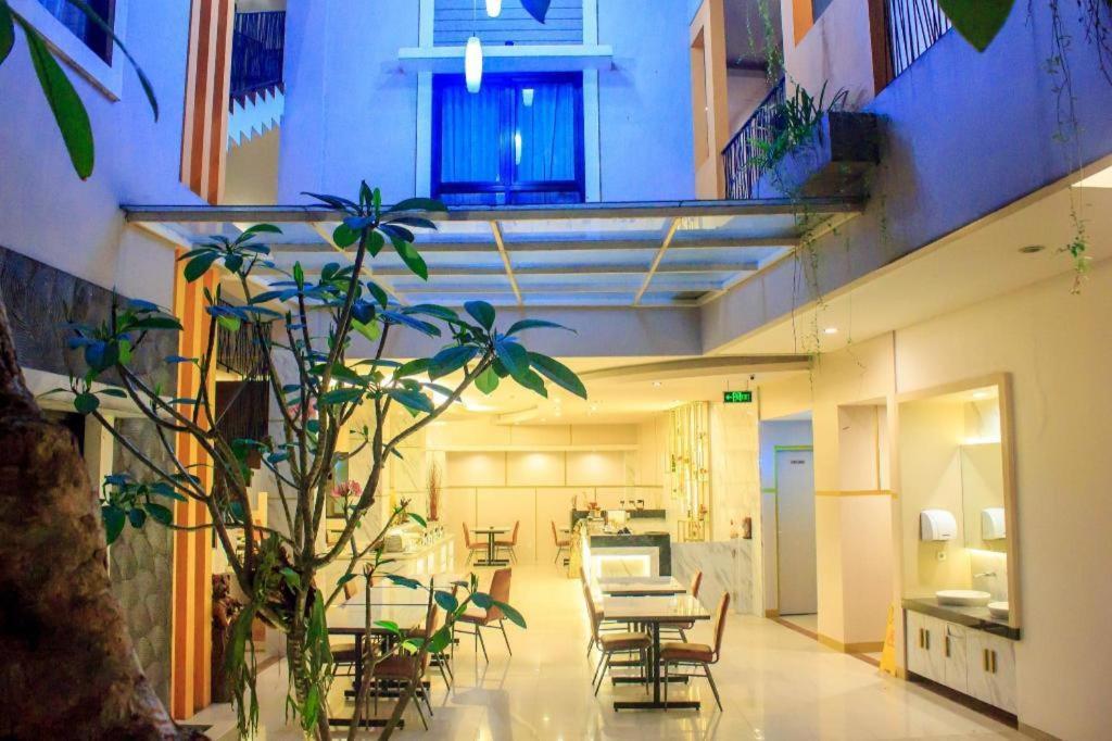 Hotel Grand Malioboro Yogyakarta Exterior foto