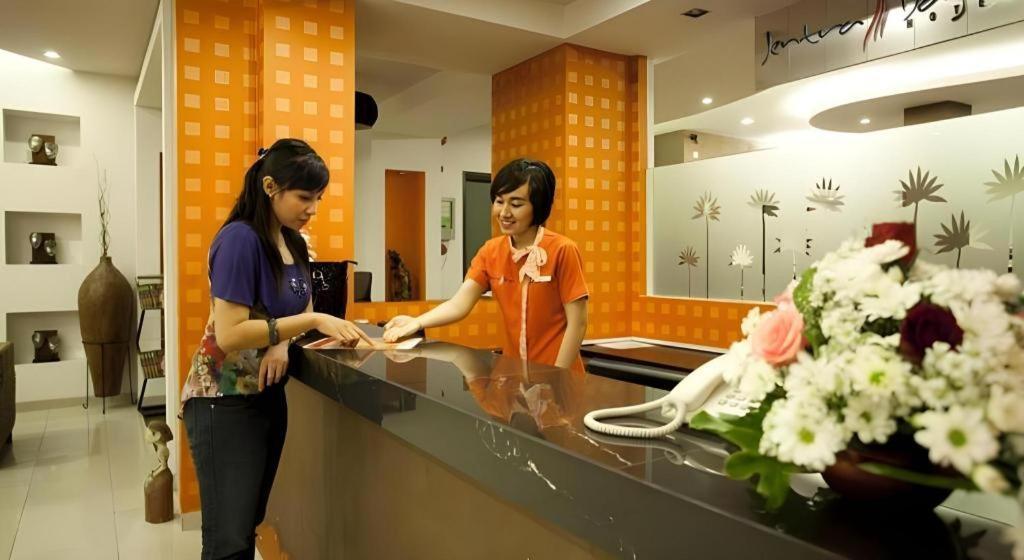 Hotel Grand Malioboro Yogyakarta Exterior foto